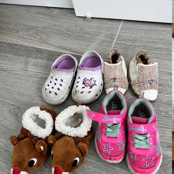 Bundle of shoes for a toddler - Picture 2 of 3